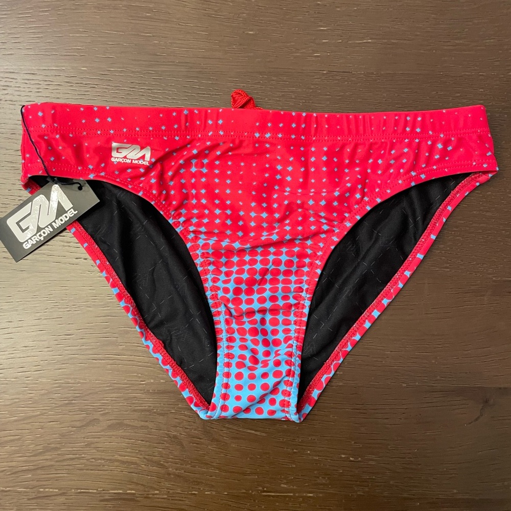 Men swimwear (speedo style) from Garçon Model.
NWT
